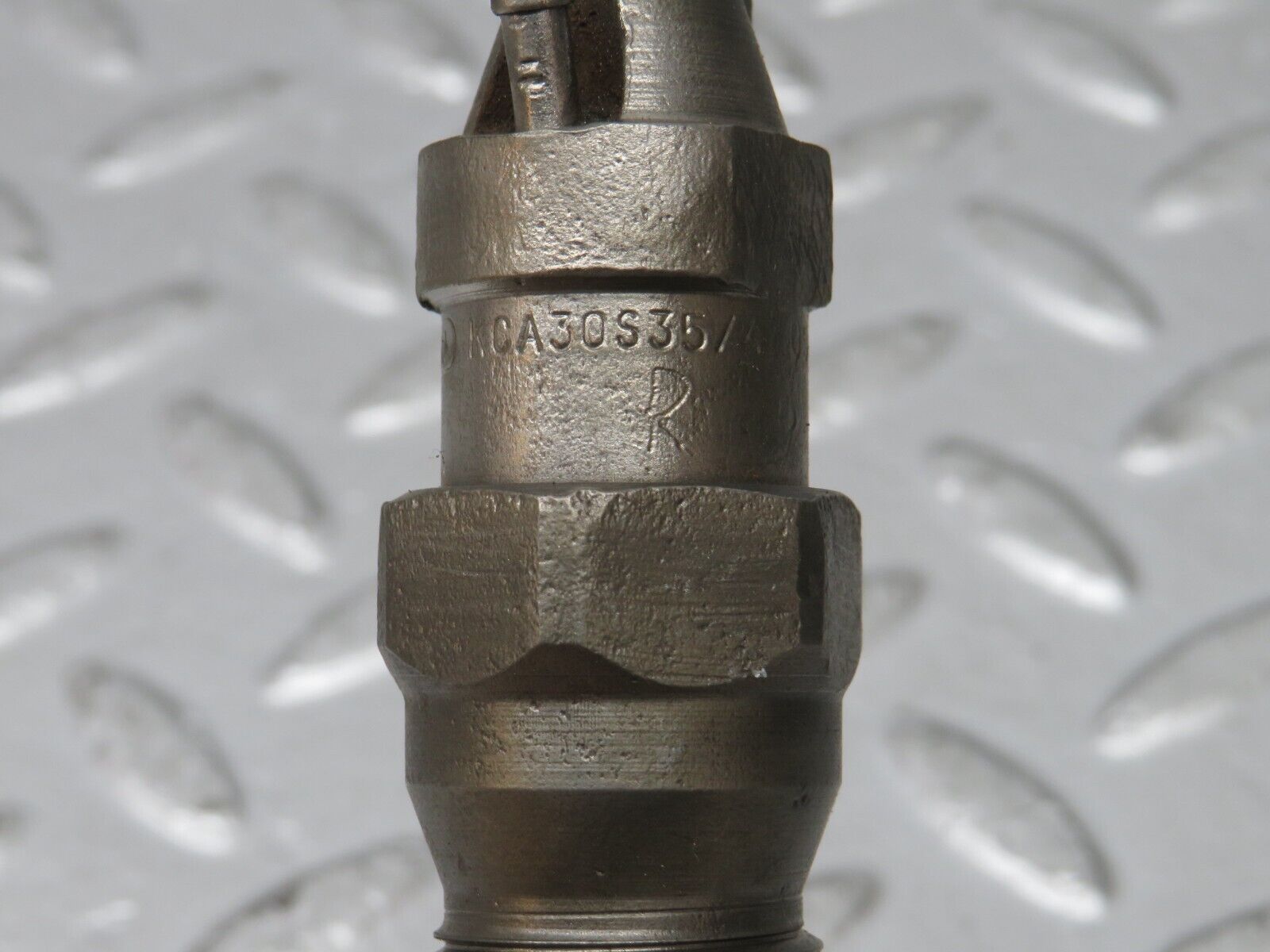 32902 Mercedes-Benz W123 300D Fuel Injector Bosch KCA30S35/4