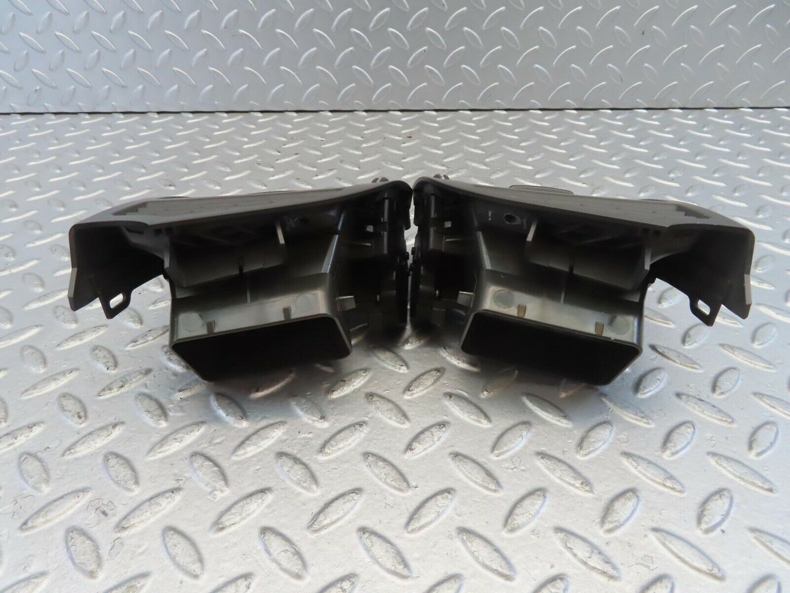 11076 Mercedes-Benz W221 S320 Dasboard Air Vents Left And Right