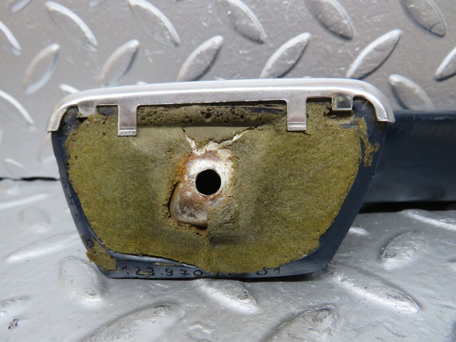 26860 Mercedes-Benz W123 240D Interior Door Handle Front Right Blue 1239702001