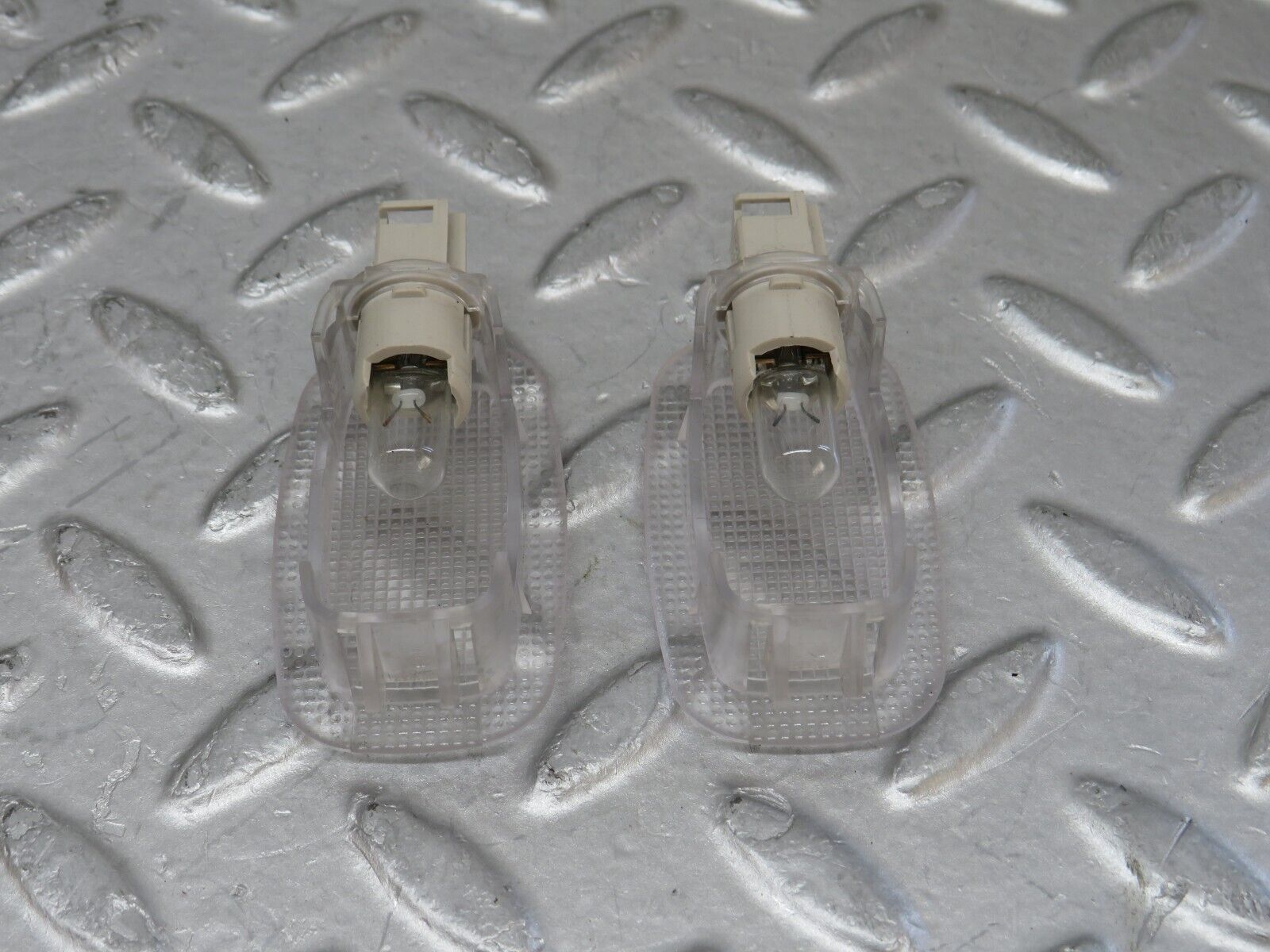 35134 Mercedes-Benz W221 Dome Light 2x 2218200401