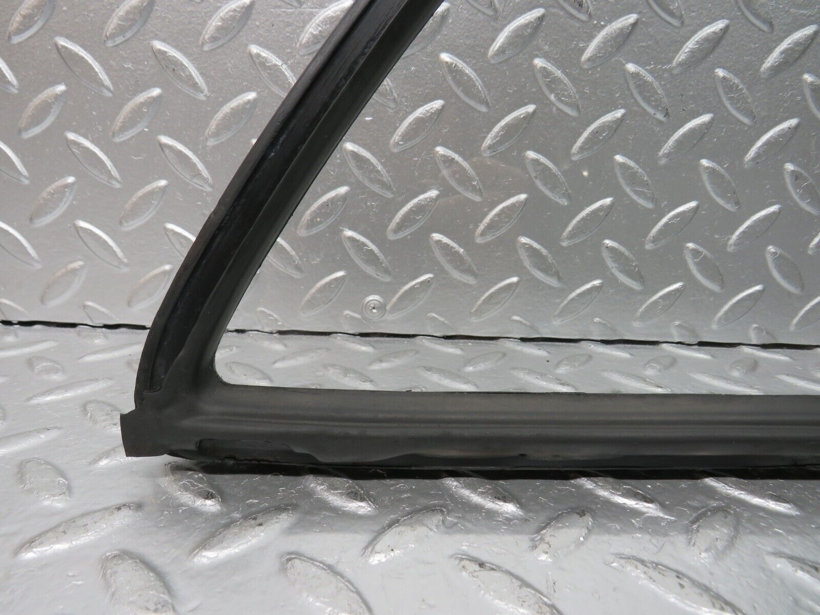 31094 Mercedes-Benz W123 200D Rear Right Quarter Window 1237350224