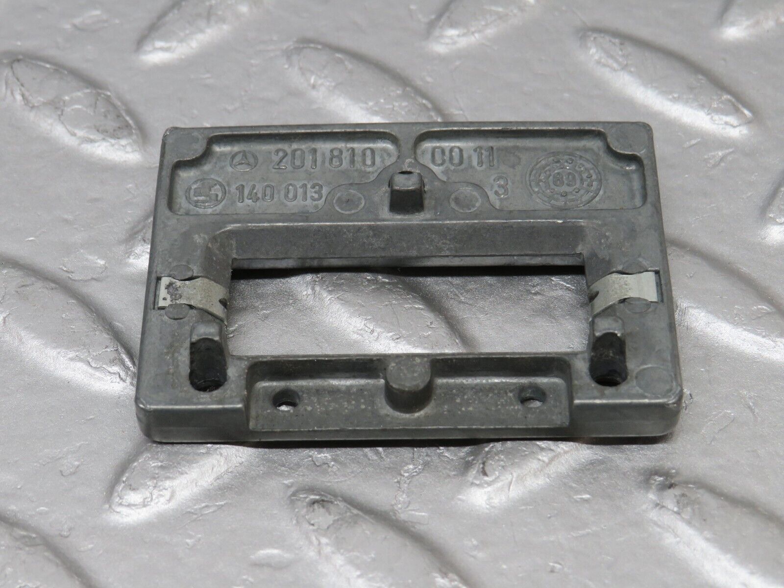 36584 Mercedes-Benz W201 190E 2.0L Rear View Mirror Bracket 2018100011