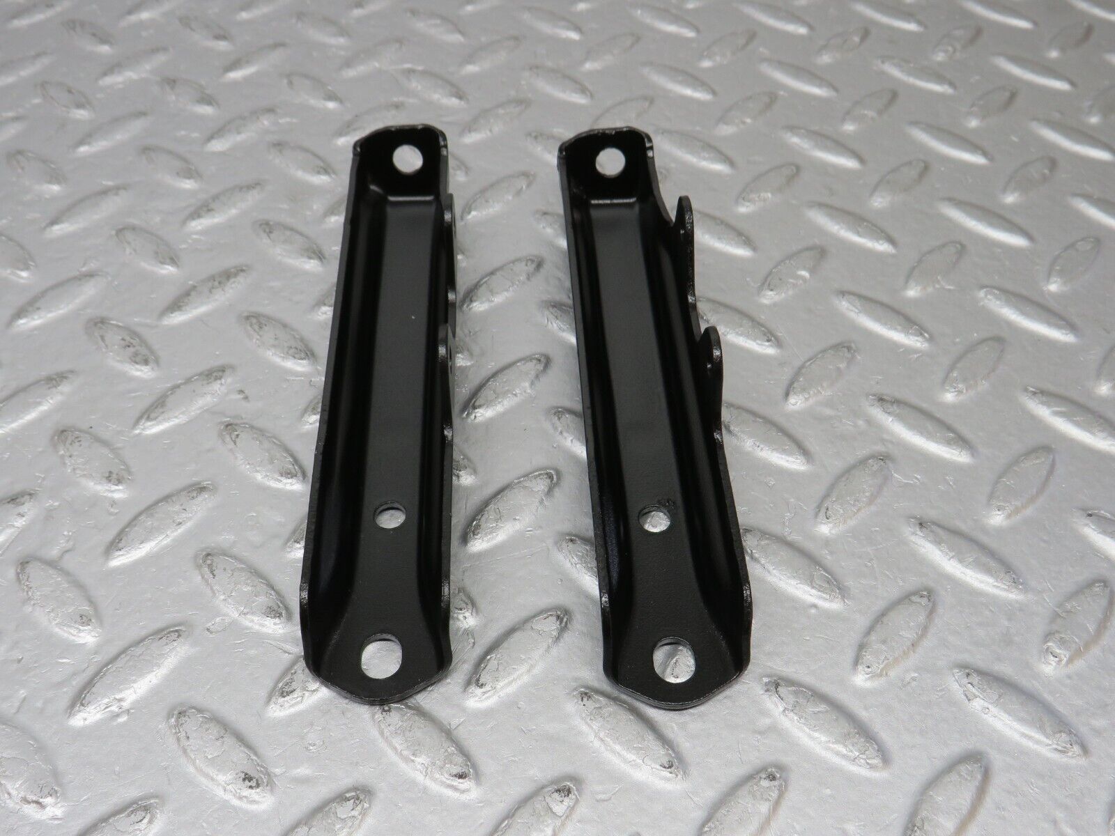 38926 Mercedes-Benz W201 190E 2.6L Air Intake Manifold Bracket