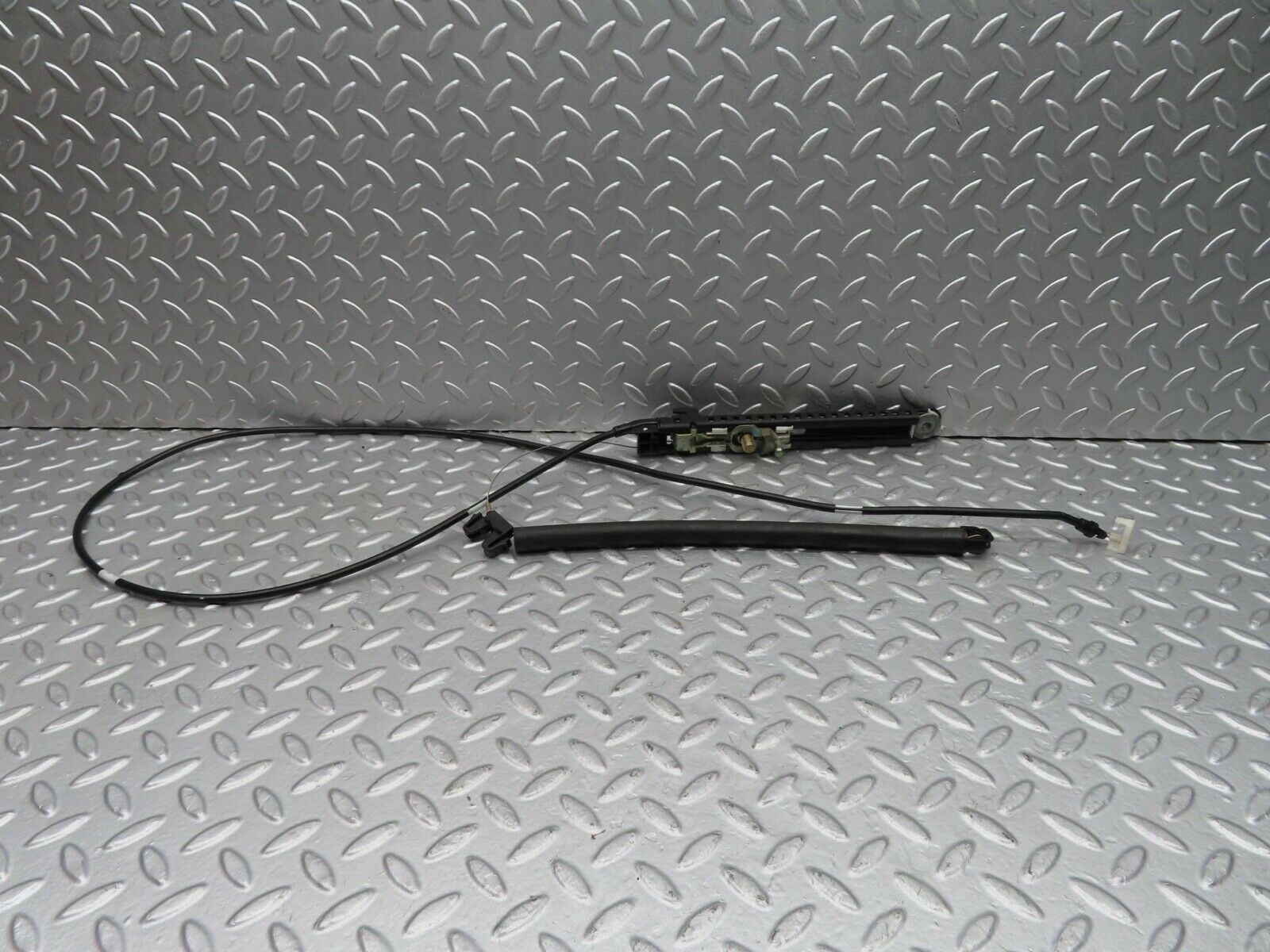 15040 Mercedes-Benz W140 S320 Rear Right Head Rest Folding Mechanism Cable