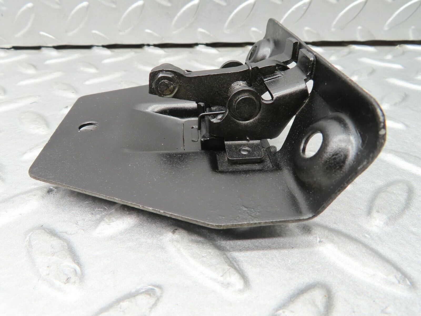 16701 Mercedes-Benz C107 380SLC Trunk Boot Lock Latch 1137500285