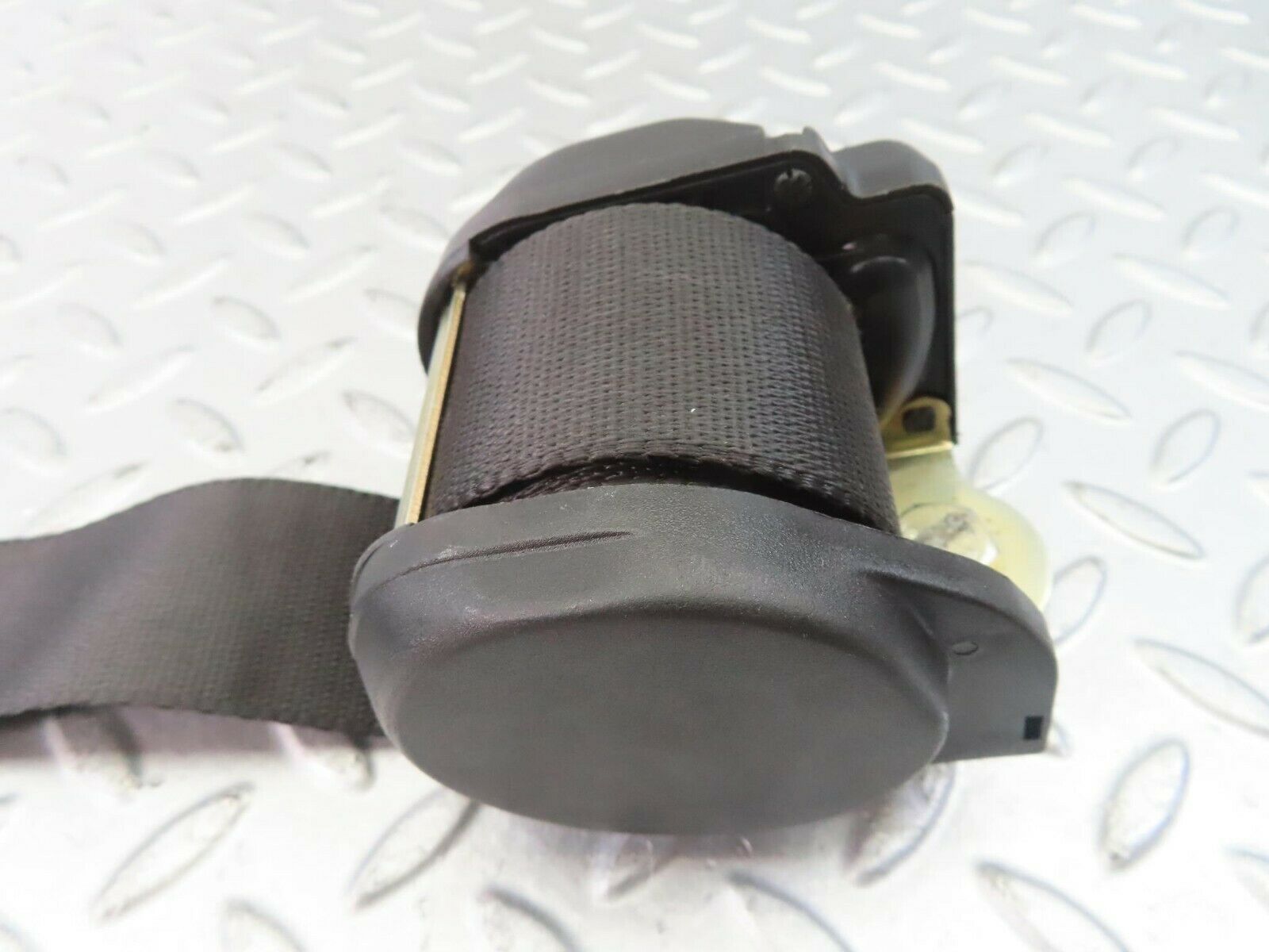 10386 Mercedes-Benz W201 190E Rear Seat Belt 1268601886