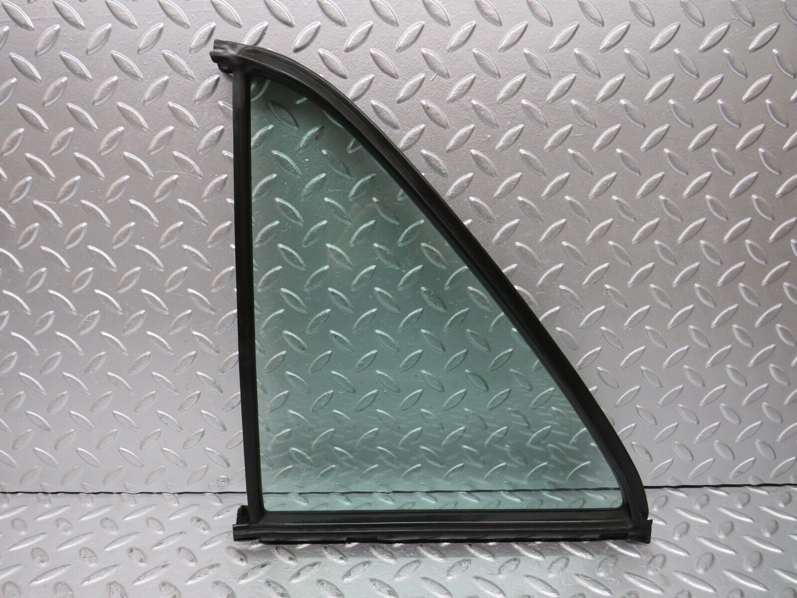 32035 Mercedes-Benz W123 230E Rear Left Quarter Window Glass 1237350124