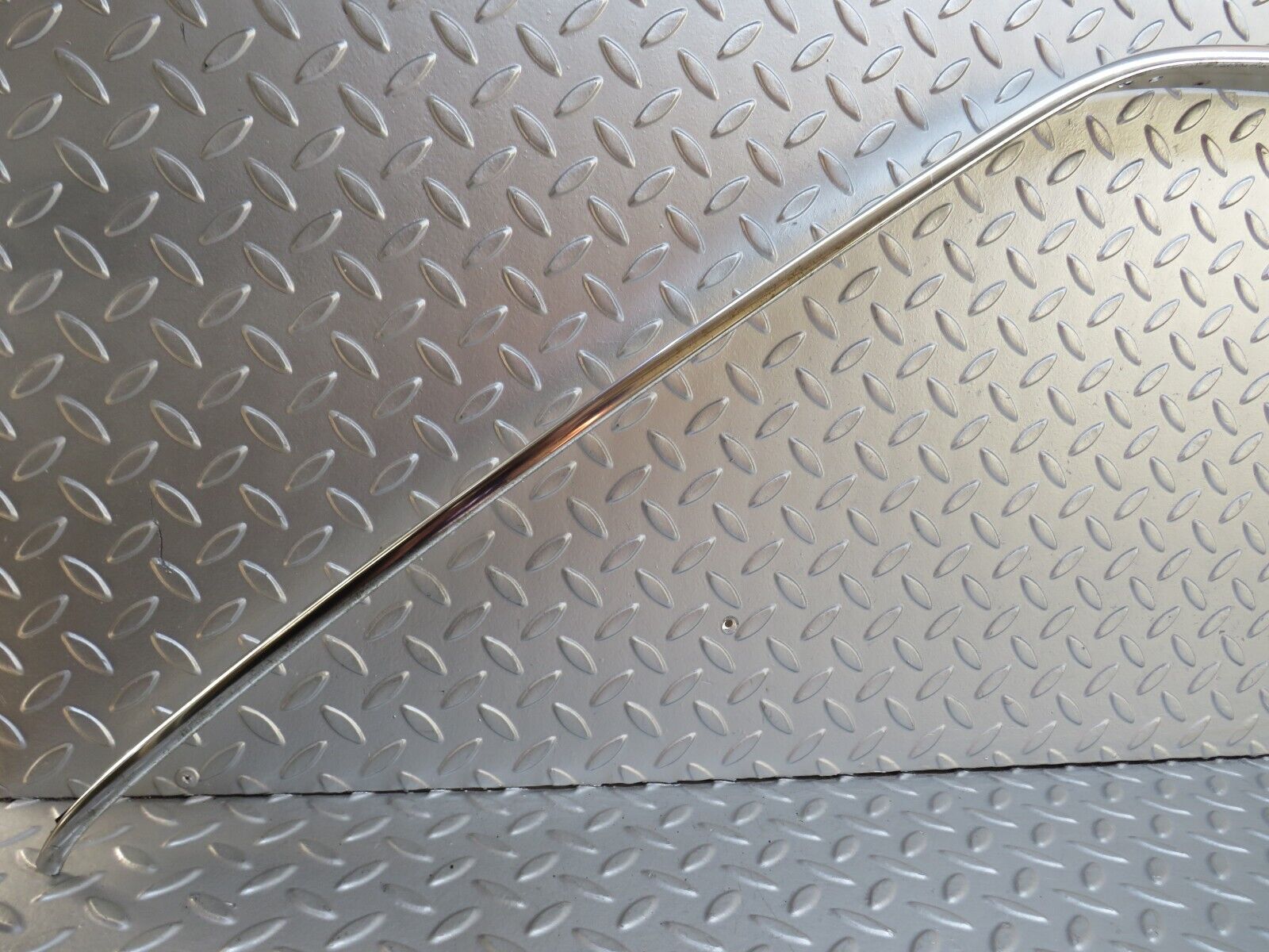 37028 Mercedes-Benz C126 420SEC Coupe Roof Chrome Trim Right Side