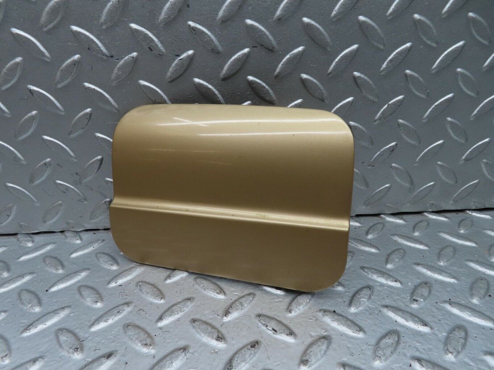 15895 Mercedes-Benz W123 280E Fuel Tank Flap Cap 1235840039