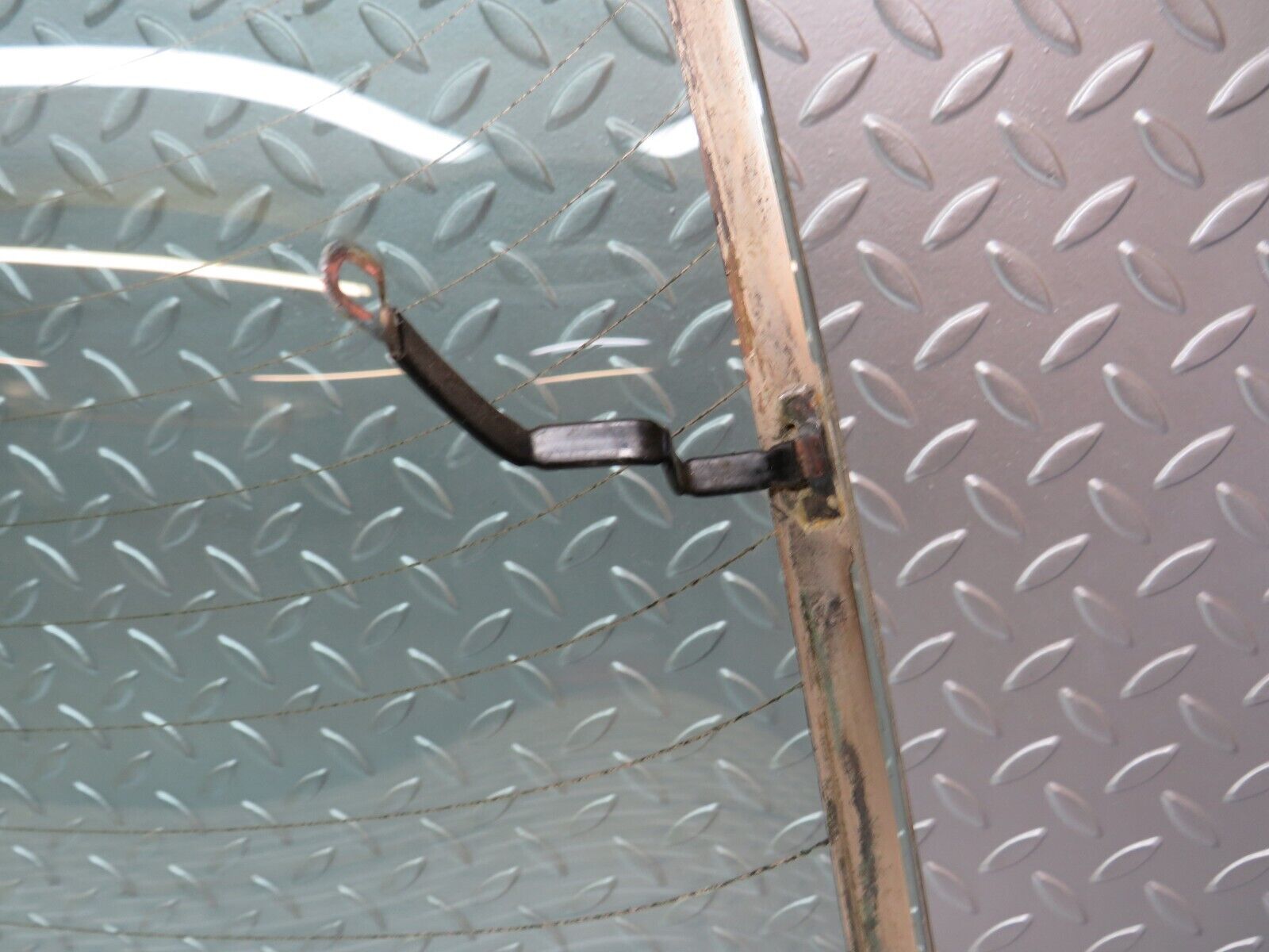 25385 Mercedes-Benz W123 200 Rear Heated Windscreen Glass