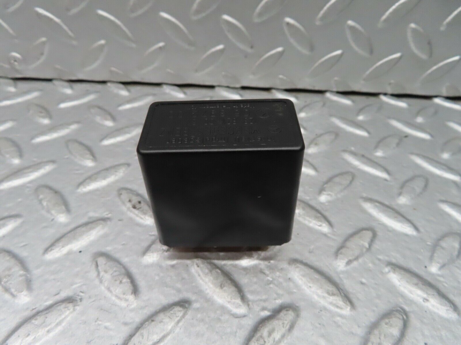 18195 Mercedes-Benz W123 200 Wiper Control Relay 1238210063