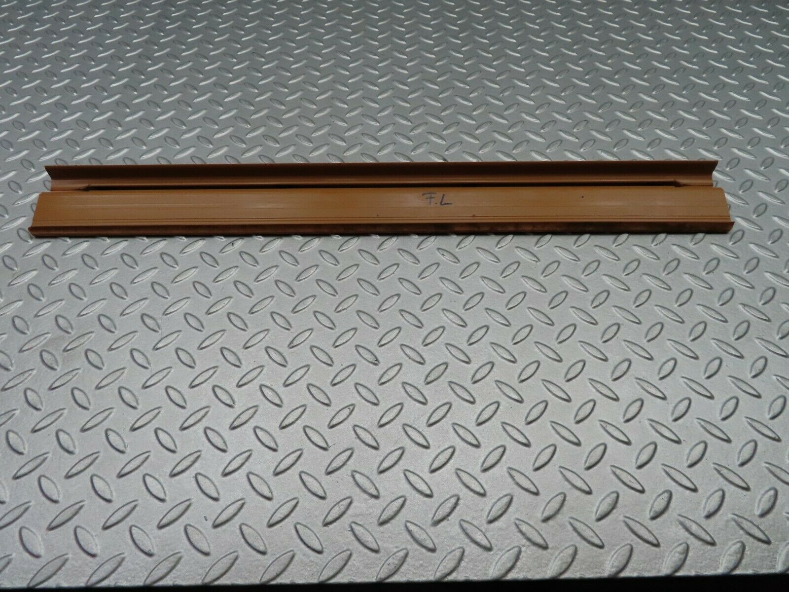 5666 Mercedes-Benz W123 200 Front Left Door Sill