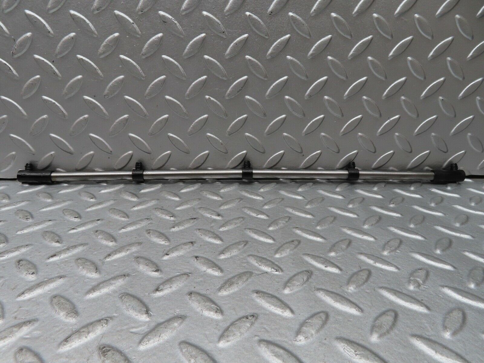 17790 Mercedes-Benz W116 450SEL Camshaft Oil Tube