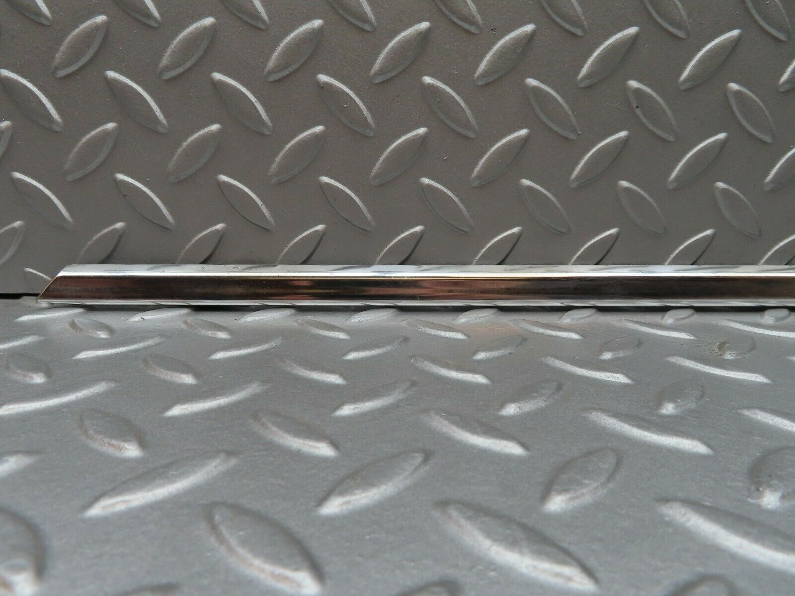 3743 Mercedes-Benz S123 200T Wagon Front Left Door Chrome Moulding Trim