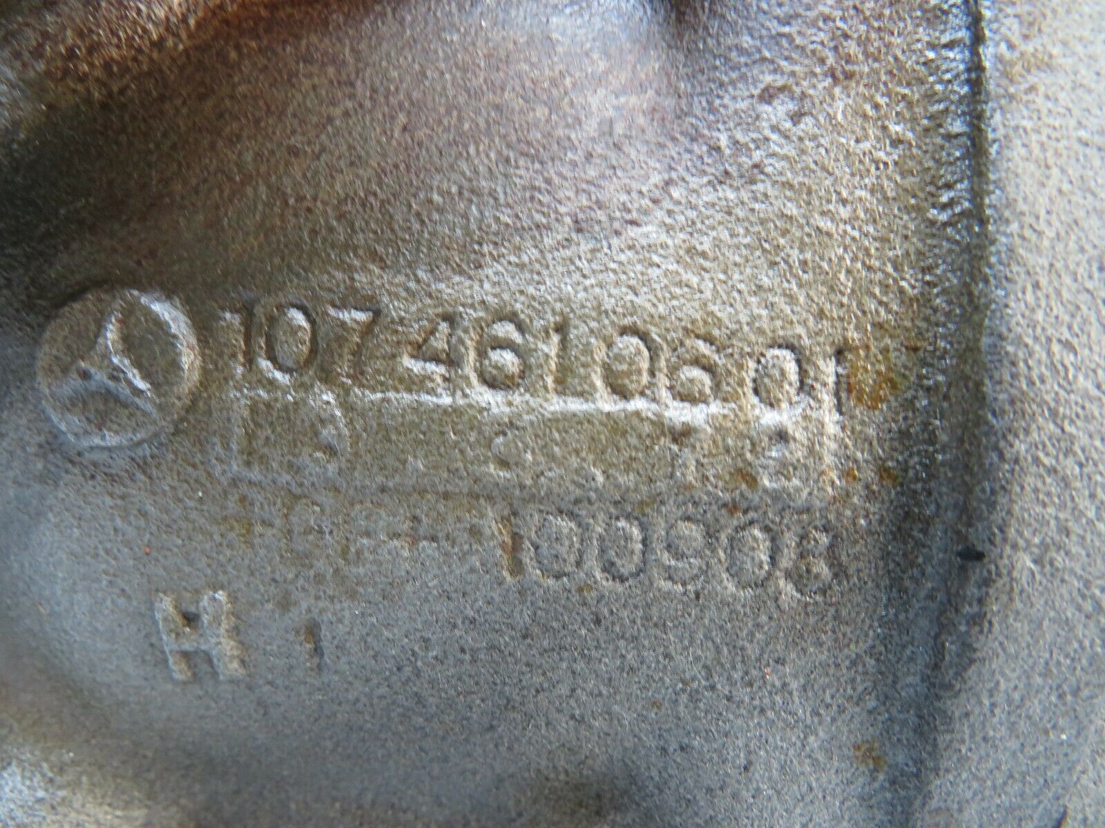 23634 Mercedes-Benz W114 280E Steering Box RHD 1074610601