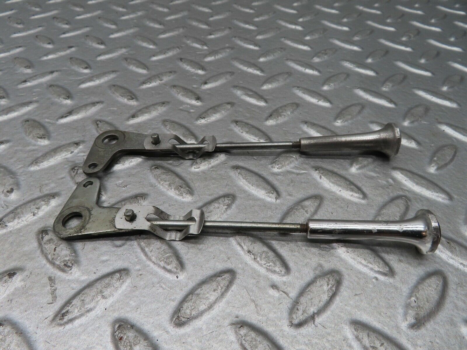 19017 Mercedes-Benz W120 W121 Ponton Rear Door Lock Knob Pair