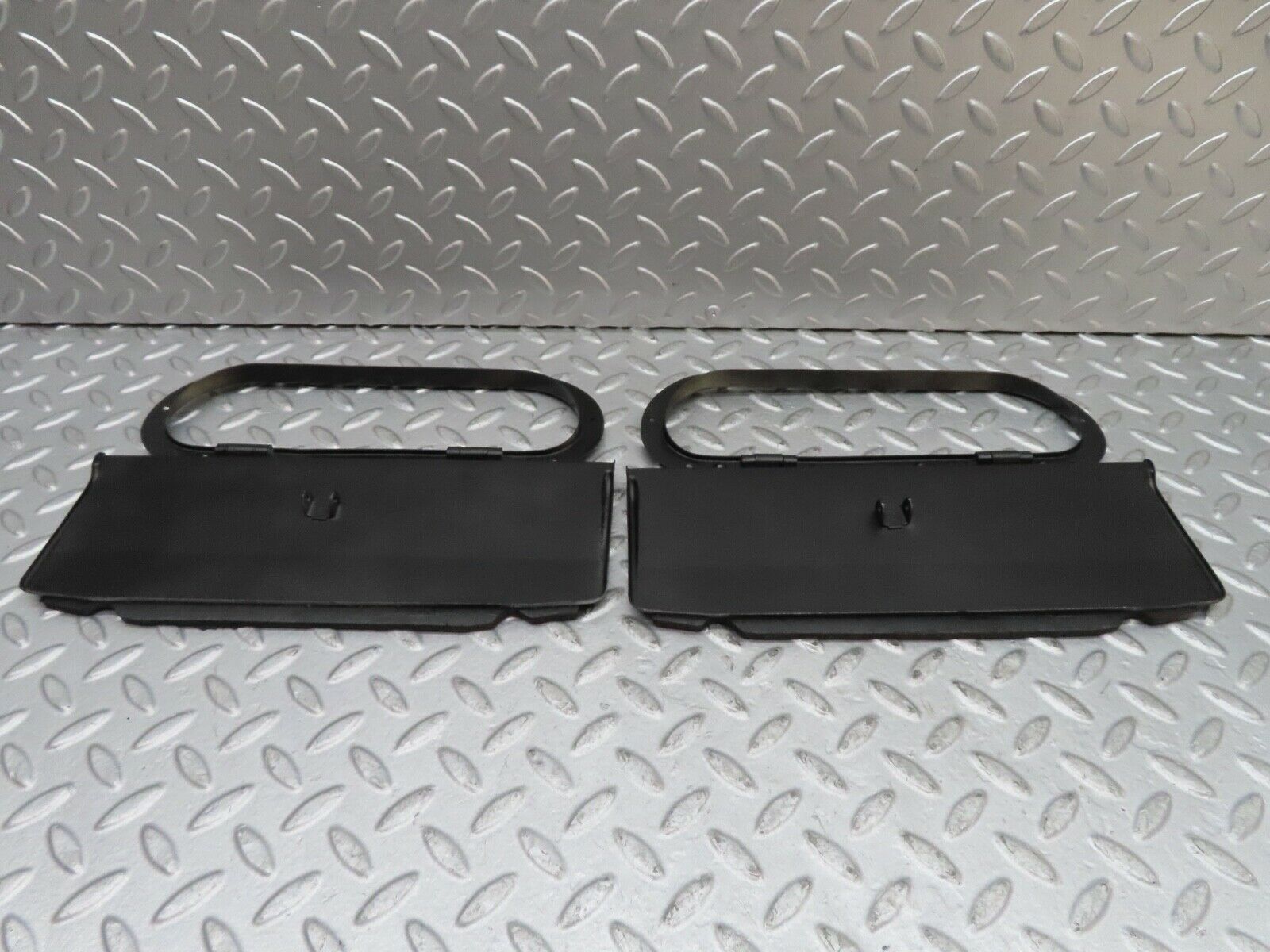 16806 Mercedes-Benz C107 380SLC Air Vent Door