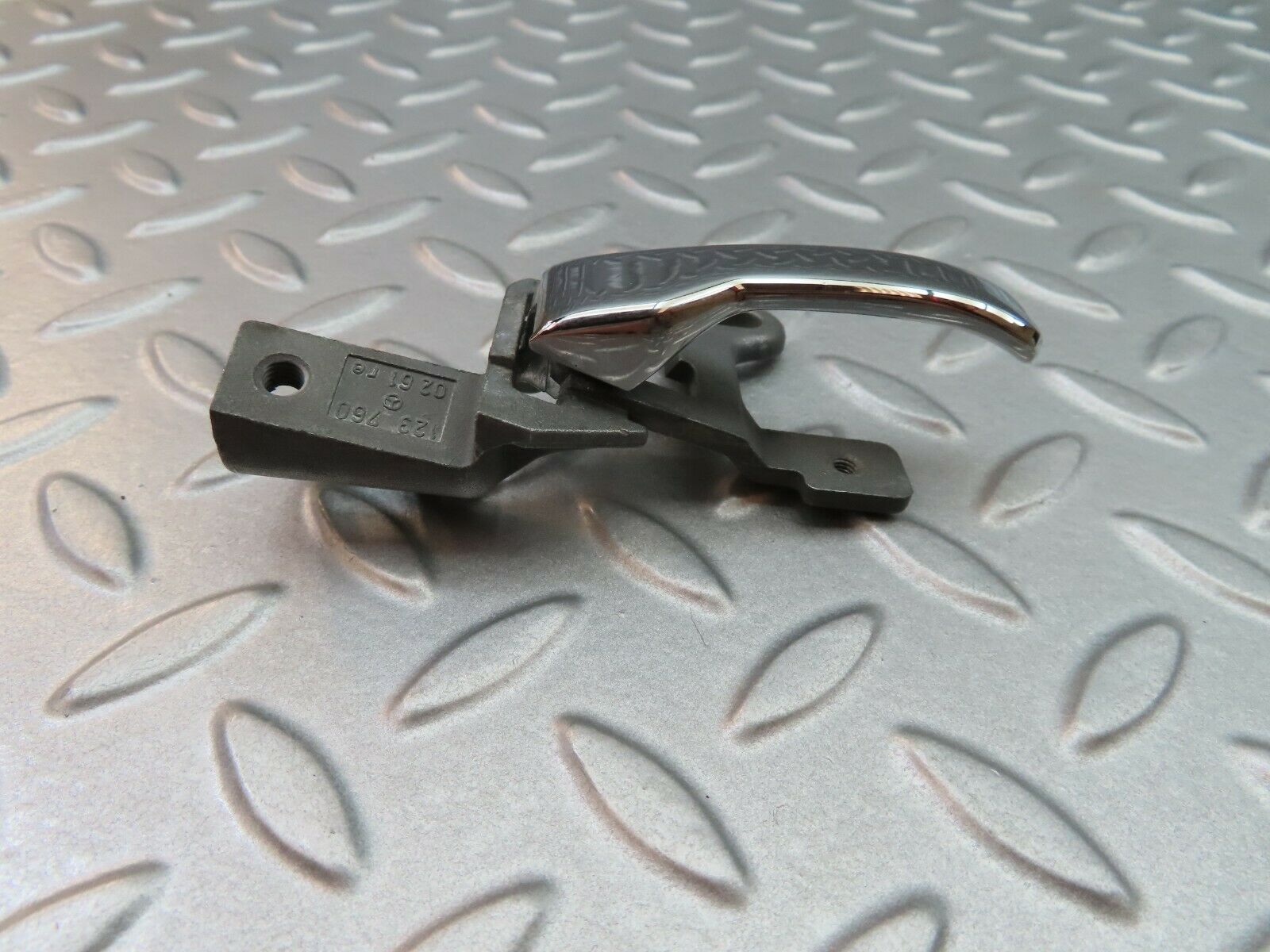 5811 Mercedes-Benz W123 200 Right Interior Door Handle 1237600261