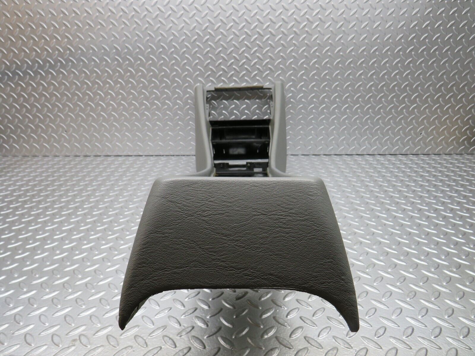 30357 Mercedes-Benz W124 230E Centre Console Grey