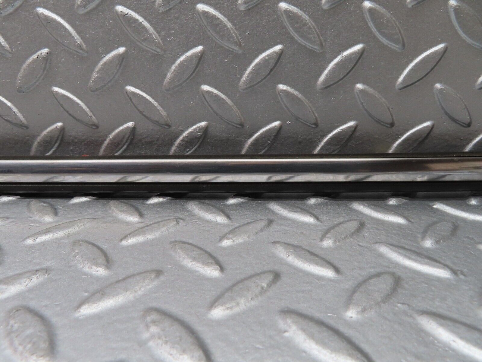 20447 Mercedes-Benz W114 280CE Coupe Front Right Fender Wing Centre Moulding Trim