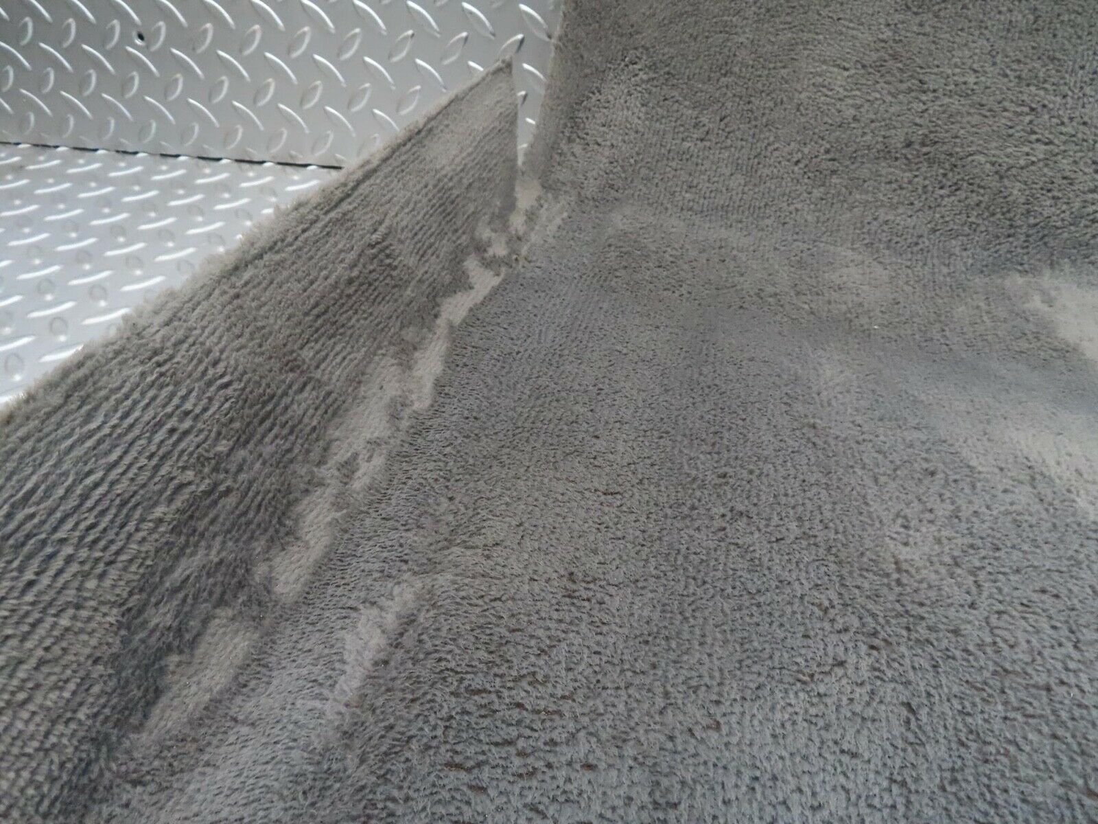 15132 Mercedes-Benz W140 S320 Front Left Foot Well Carpet 1406800340