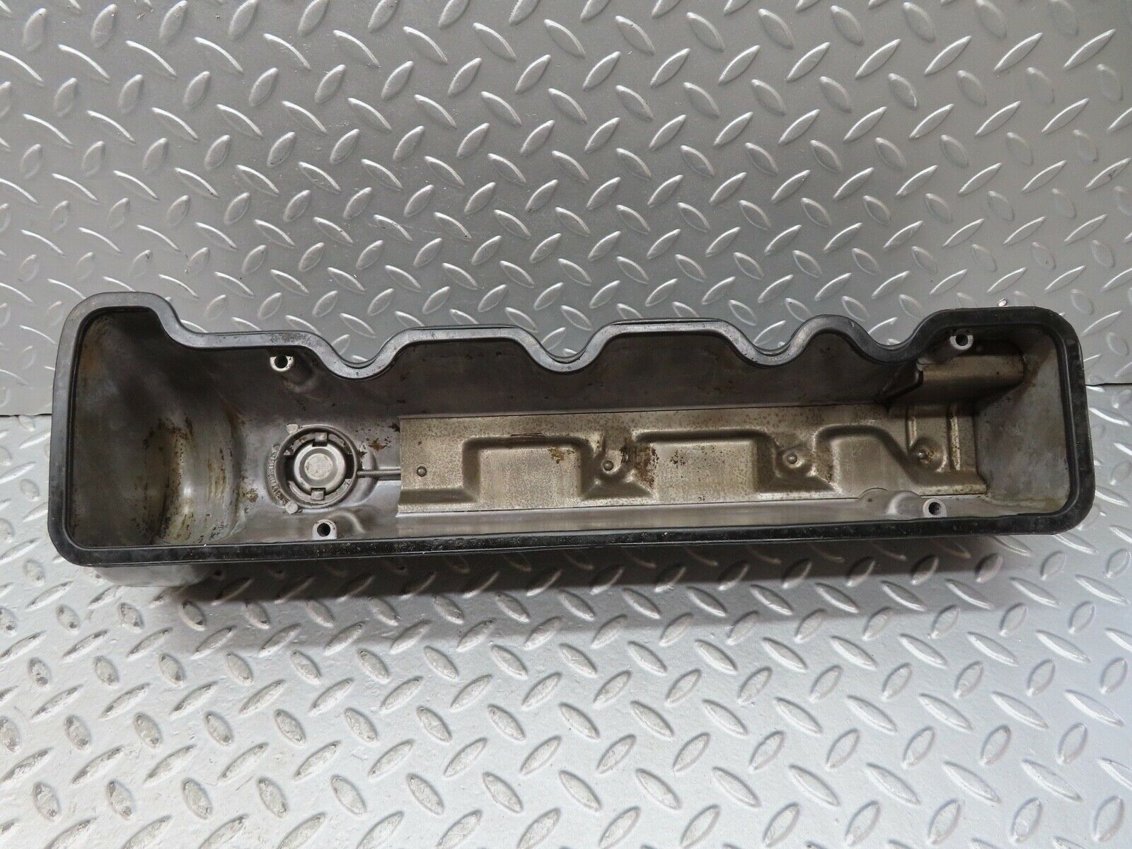 17756 Mercedes-Benz W116 450SEL Cylinder Head Valve Cover Right Side
