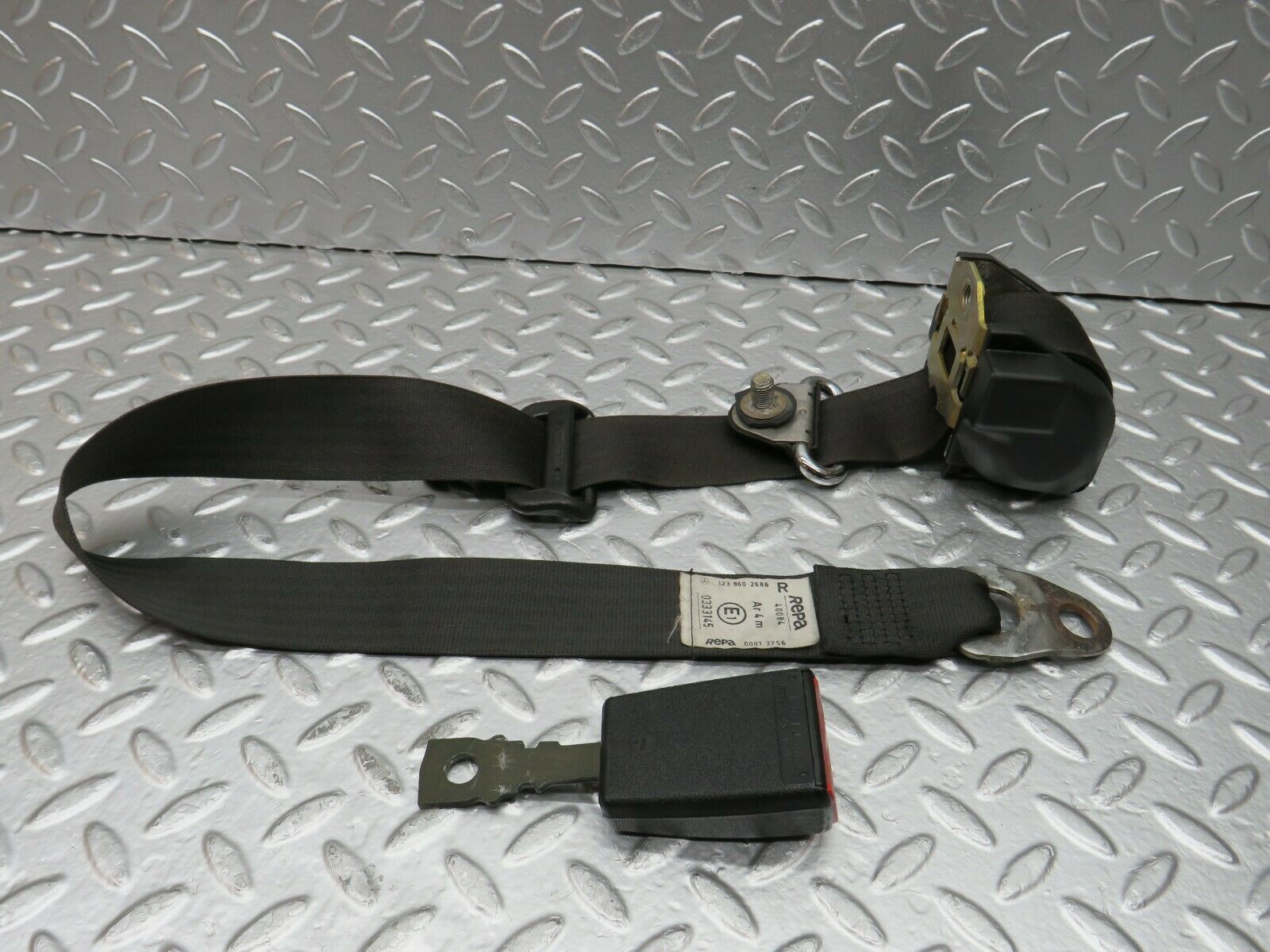 24098 Mercedes-Benz W123 280E Front Right Seat Belt With Buckle 1238602686