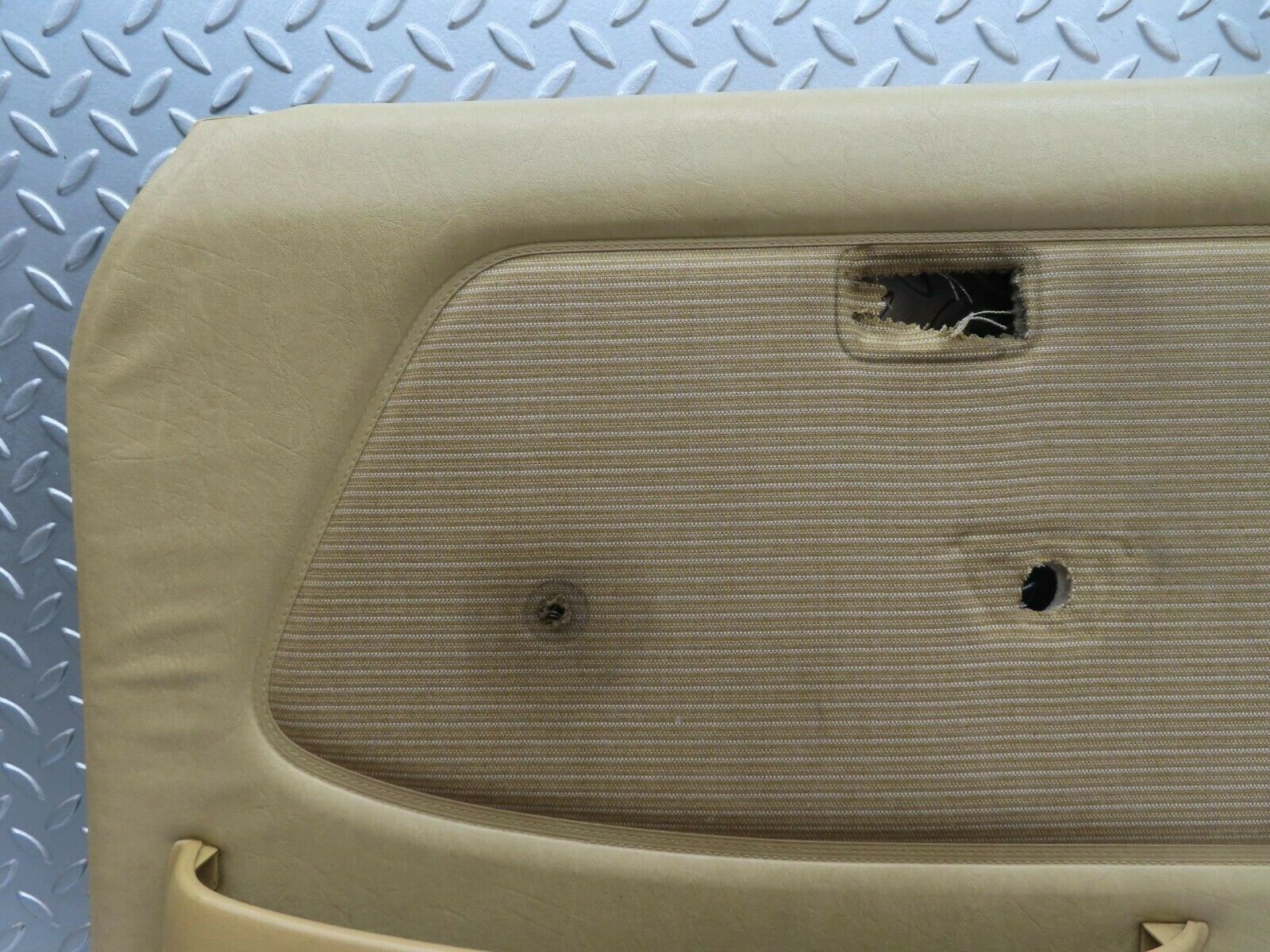 15467 Mercedes-Benz W123 230E Front Right Door Card Cream