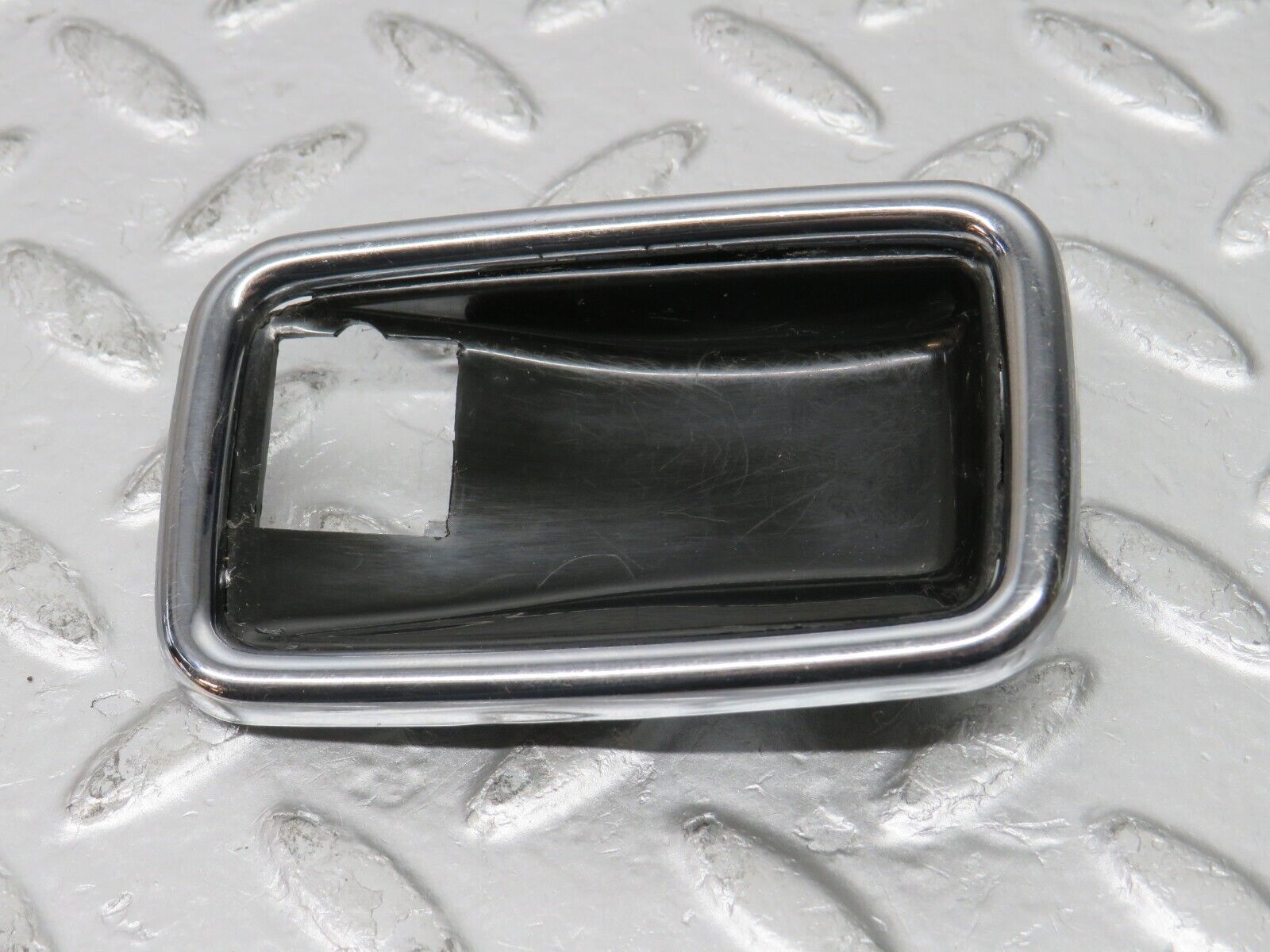 0553 Mercedes-Benz W123 230E Chrome Frame For Door Opener Right 1087660611