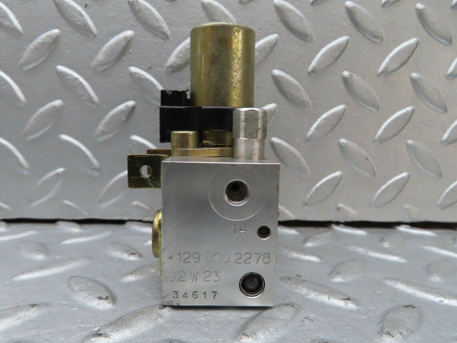 17471 Mercedes-Benz R129 300SL Coupe Soft Top Hydraulic Valve Block 1298002278
