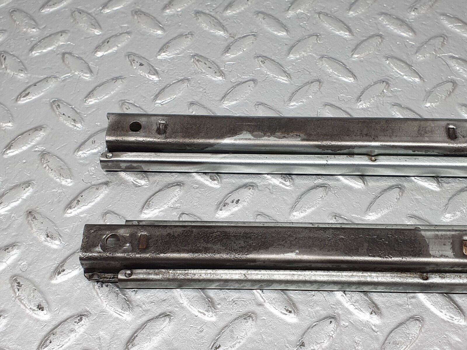 40791 Mercedes-Benz W123 300D Front Right Seat Rail Pair