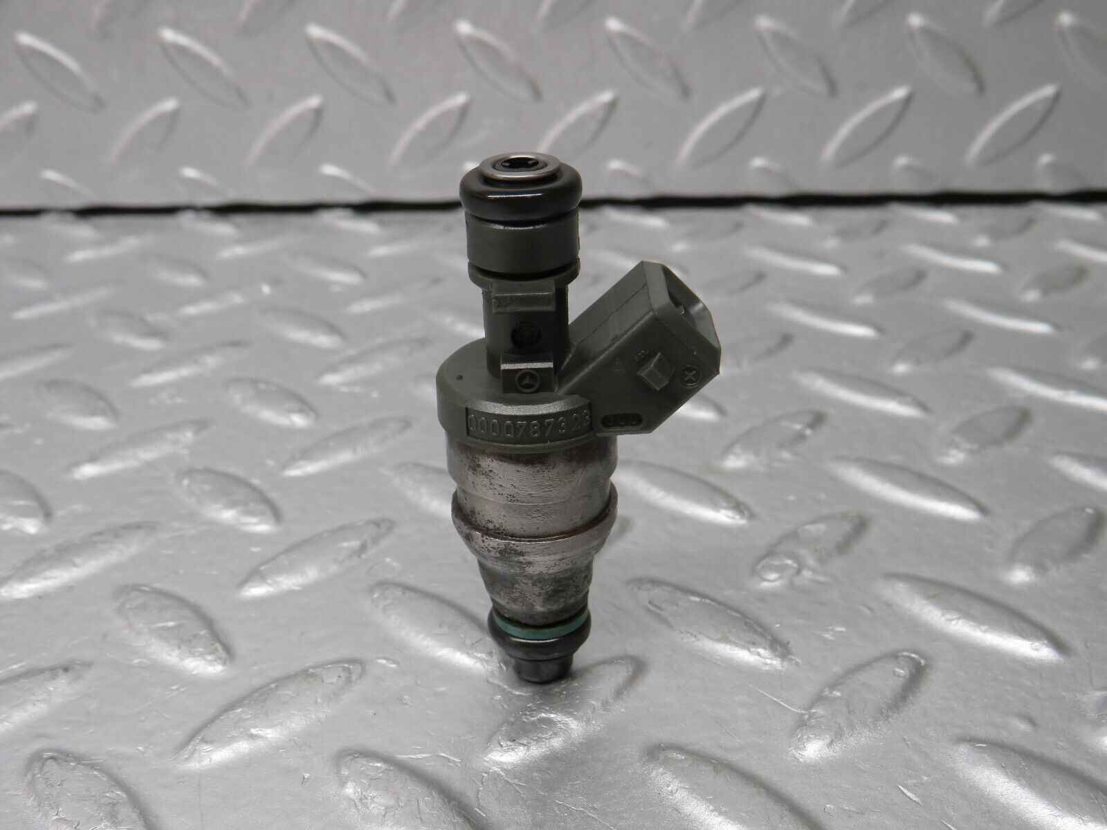 38143 Mercedes-Benz A124 320E Cabriolet Fuel Injector Bosch 0280155209 0000787323