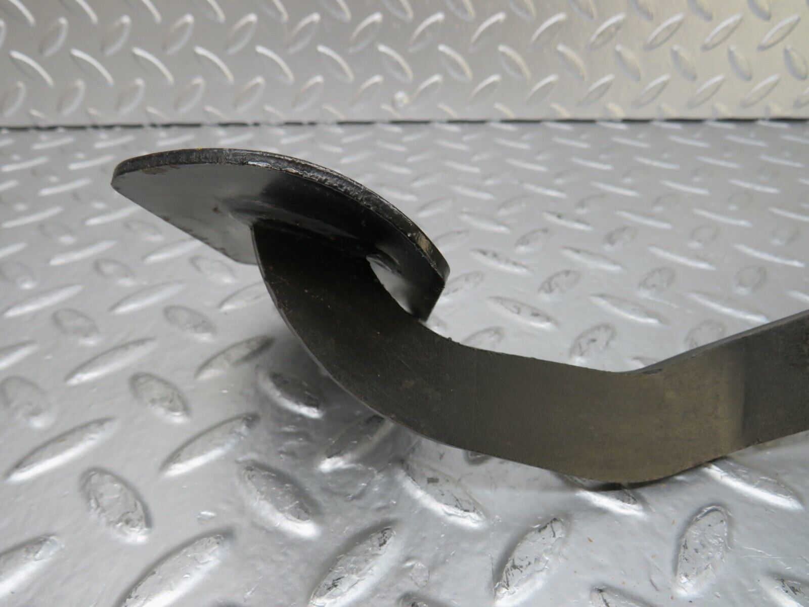 25509 Mercedes-Benz W123 200 Brake Pedal