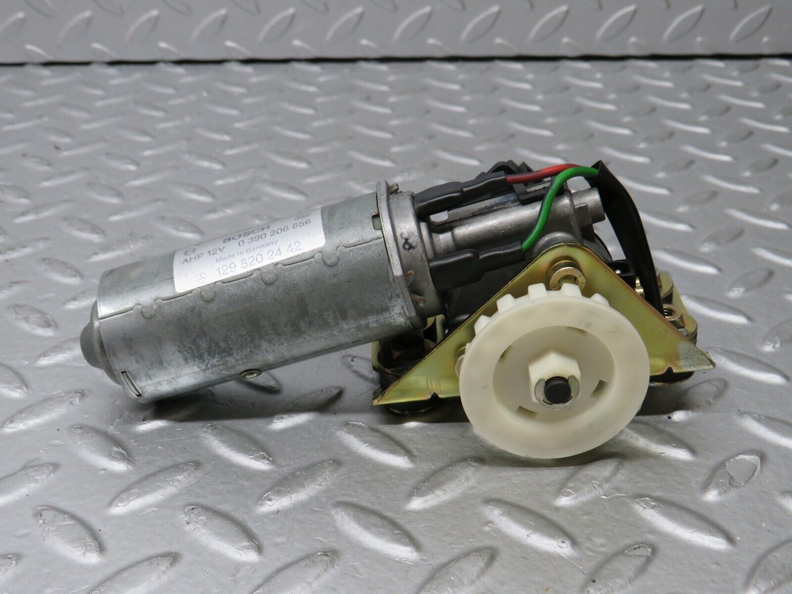 36821 Mercedes-Benz R129 300SL-24 Front Right Seat Adjustment Motor Bosch 1298202442 0390206656