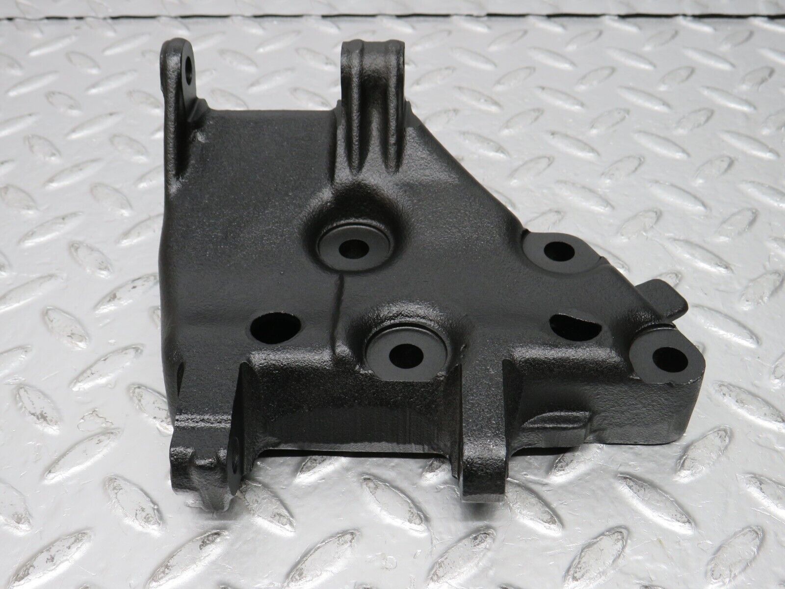 31118 Mercedes-Benz W123 200D Alternator Generator Bracket 1151550935