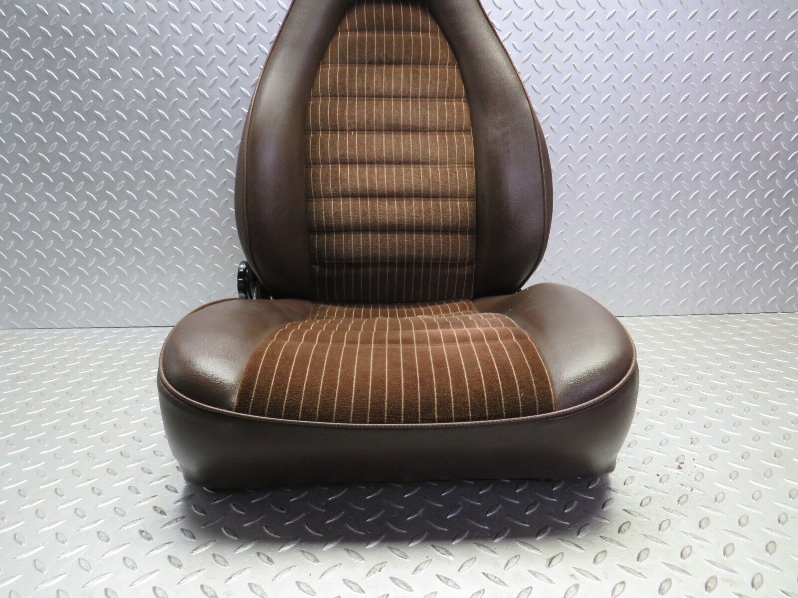 30190 Porsche 924 Front Right Driver Seat