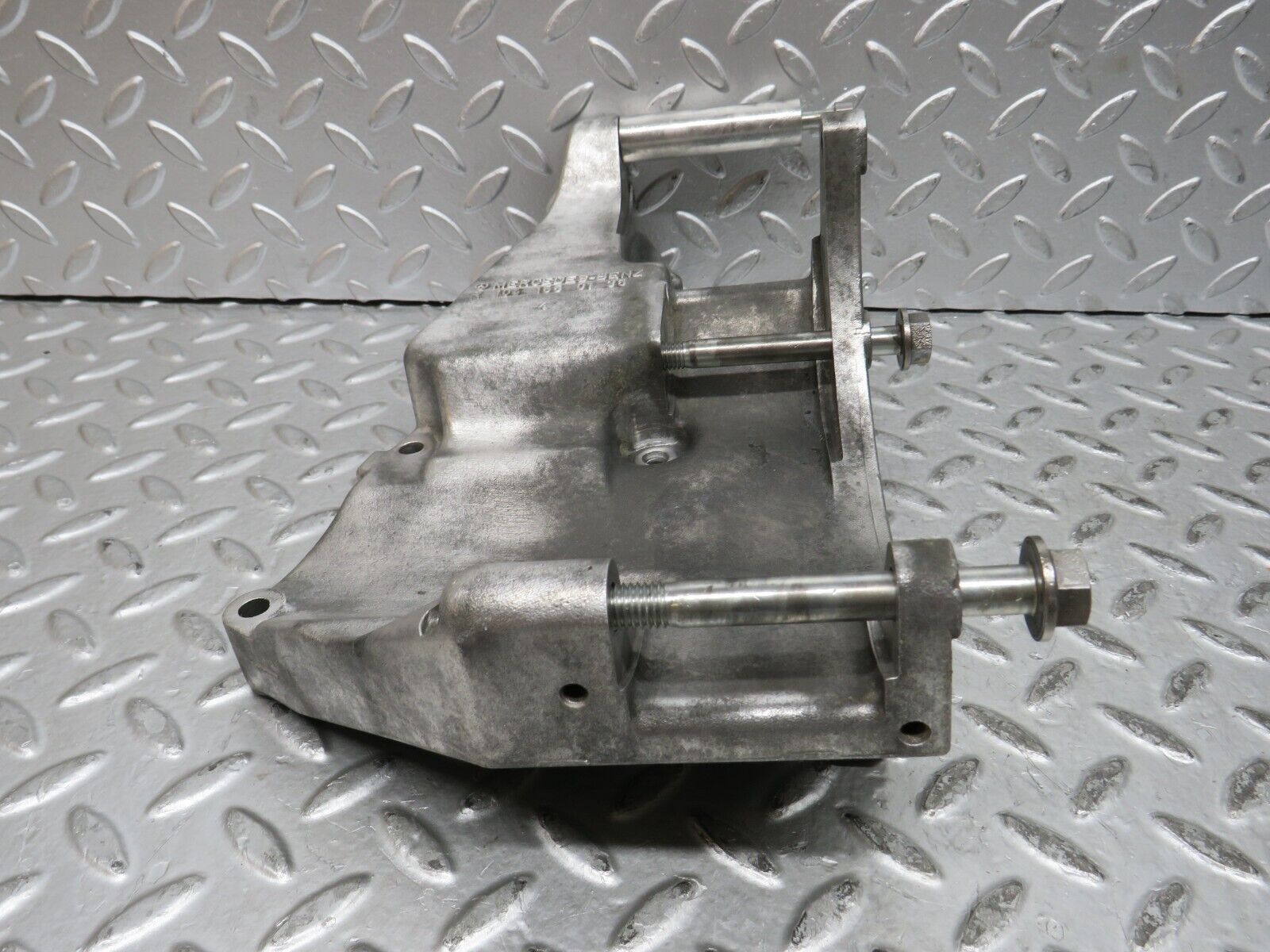 29028 Mercedes-Benz C124 320CE Coupe Alternator Generator Bracket 1041550135