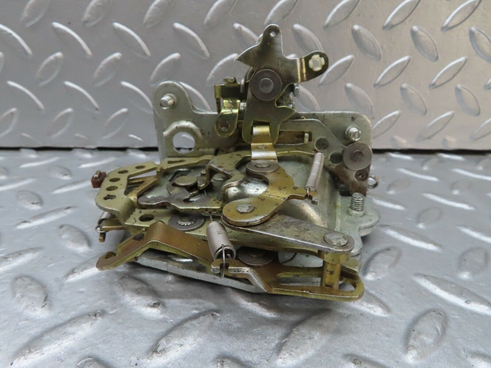 17656 Mercedes-Benz W116 450SEL Rear Left Door Lock Mechanism