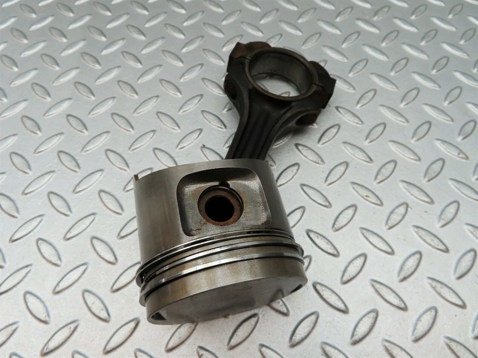 3949 Mercedes-Benz S123 200T Wagon Piston With Connecting Rod 88.975 mm