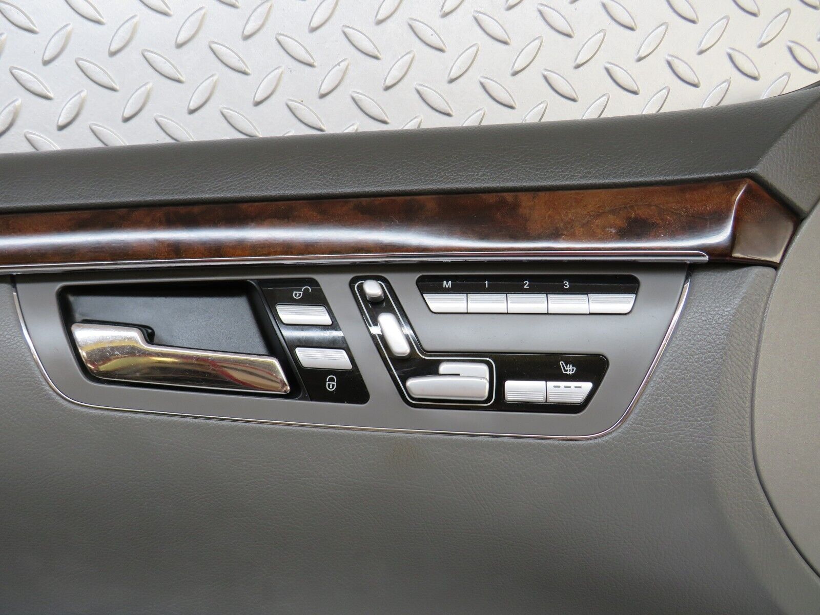 35100 Mercedes-Benz W221 Front Left Door Card