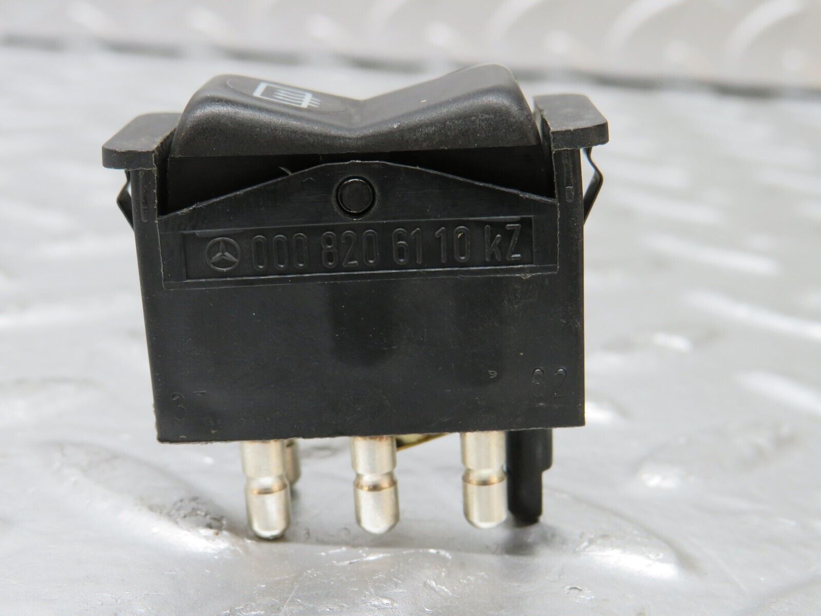 29717 Mercedes-Benz W123 230E Rear Windscreen Defroster Switch 0008206110