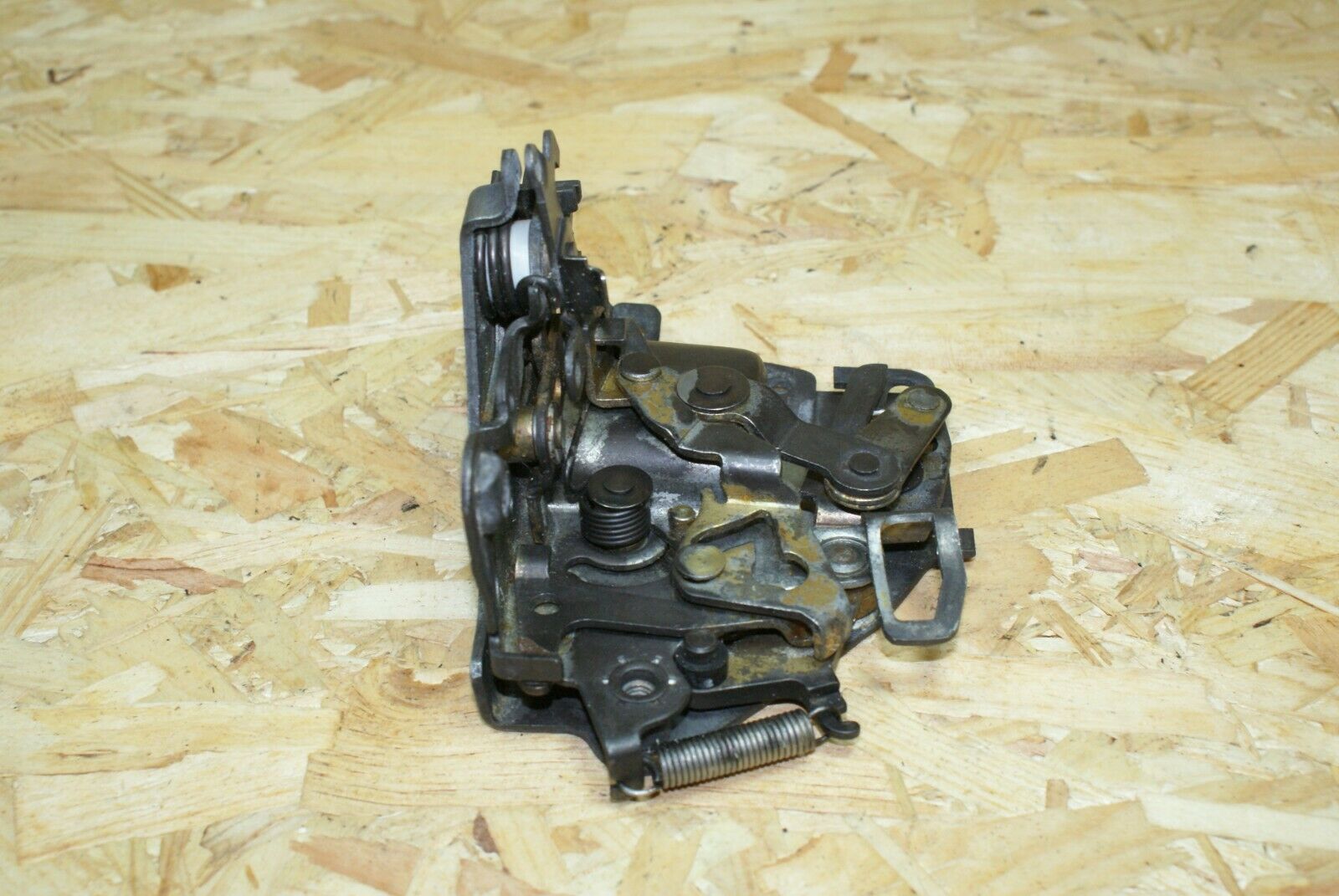 2252 Mercedes-Benz W123 280E Rear Left Door Lock O/S