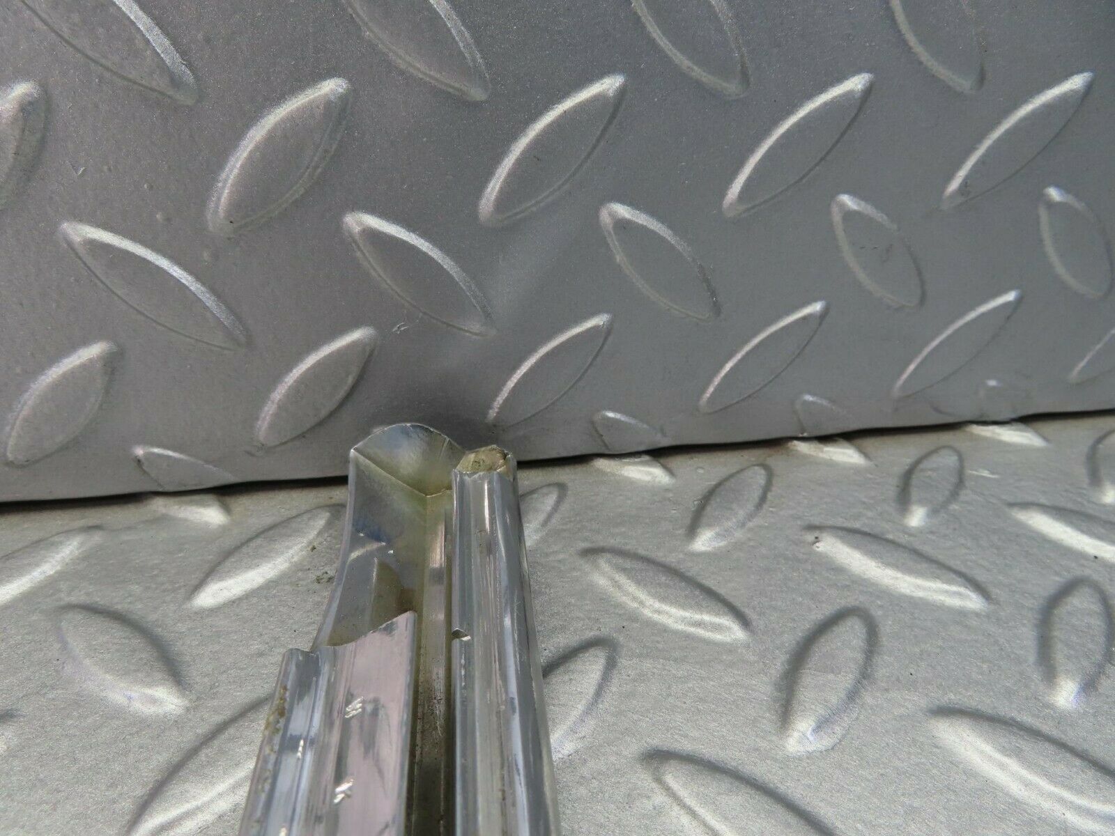 7845 Mercedes-Benz W115 220D Front Right Door Chrome Trim