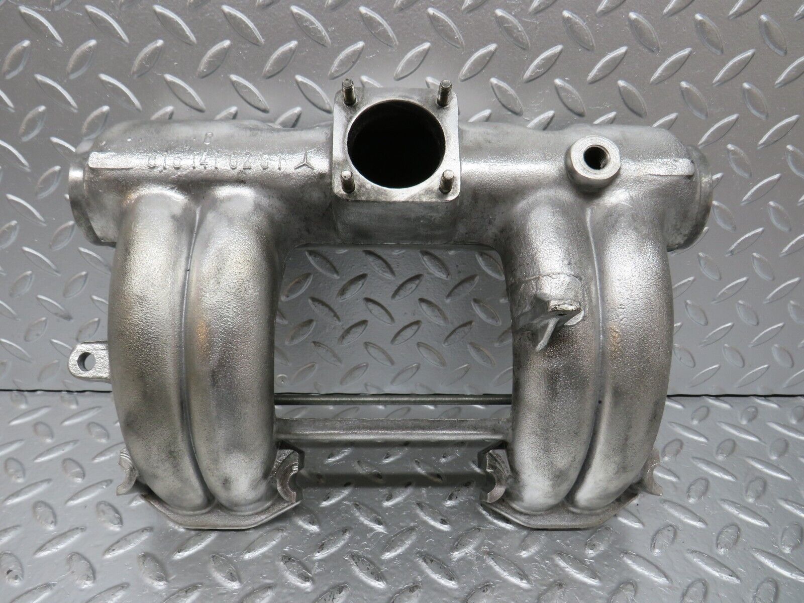 31142 Mercedes-Benz W123 200D Wagon Intake Manifold 6151410201