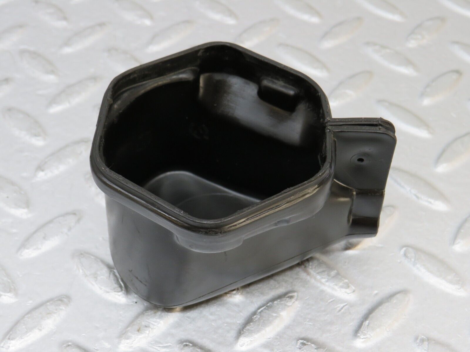 36032 Mercedes-Benz W126 420SE Ignition Coil Cover Cap 0001582285