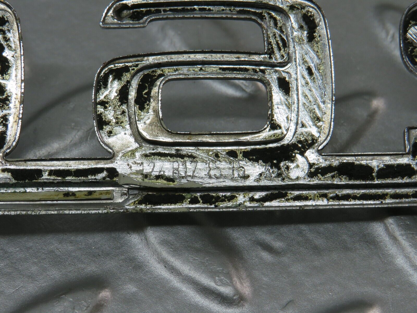 33964 Mercedes-Benz W124 260E Trunk Lid Badge Emblem 1248171515
