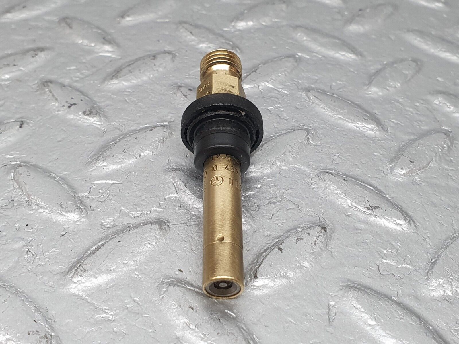 41036 Mercedes-Benz W126 300SE Fuel Injector Bosch 0000785623 0437502047