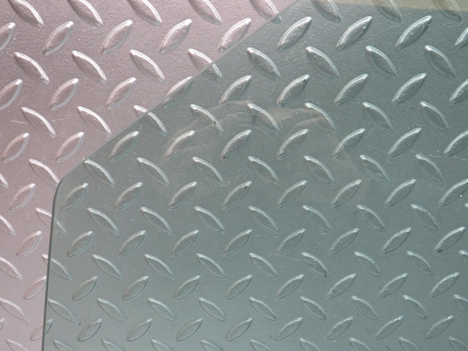 37875 Mercedes-Benz A124 320E Cabriolet Front Left Door Window Glass