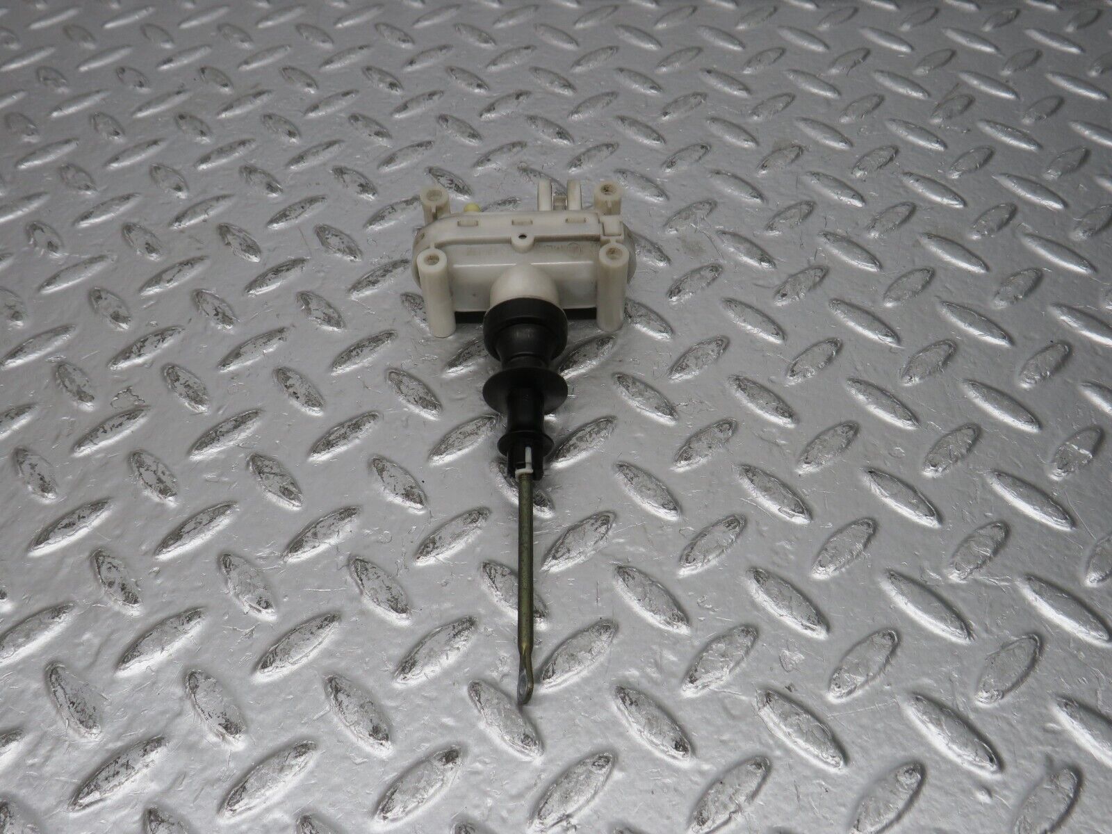 31640 Mercedes-Benz W201 190LE 1.8L Door Lock Vacuum Actuator Rear Left