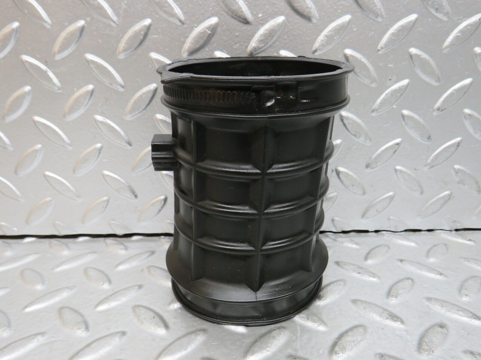 29126 Mercedes-Benz C124 320CE Coupe Air Intake Pipe 1041410990